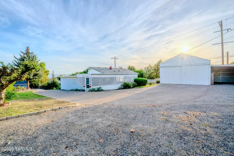 1369 Upland, Sunnyside, WA 98944 - #3