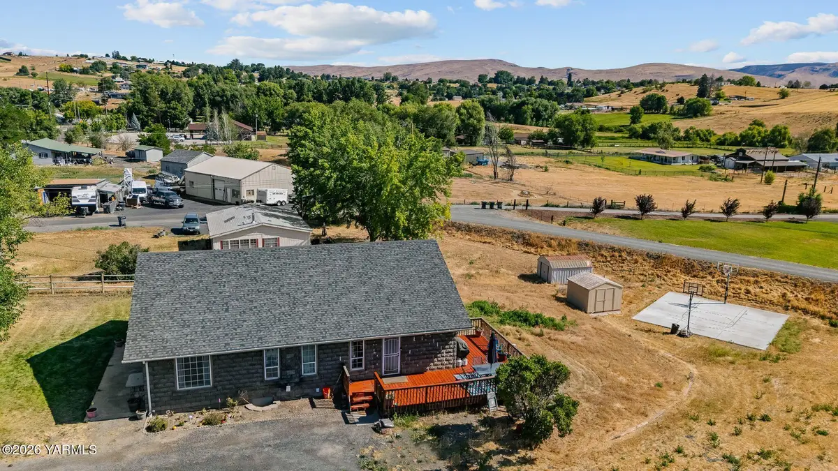 1761 Selah Loop, Selah, WA 98942 - #1