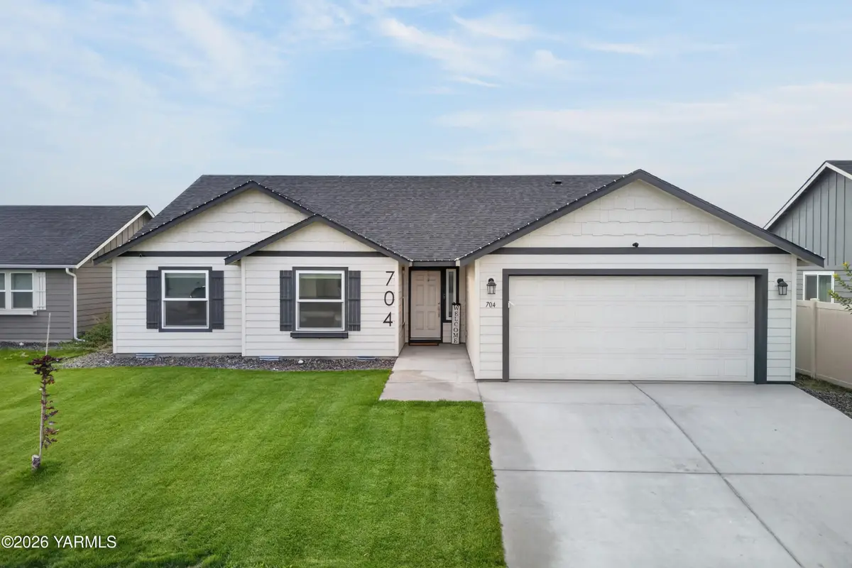 704 Regina, Grandview, WA 98930 - #1