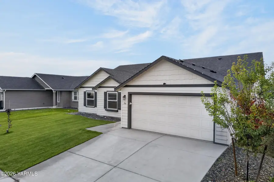 704 Regina, Grandview, WA 98930 - #3