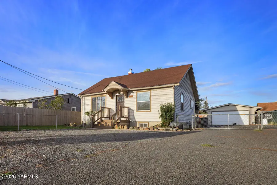 1504 S 18th, Yakima, WA 98901 - #2
