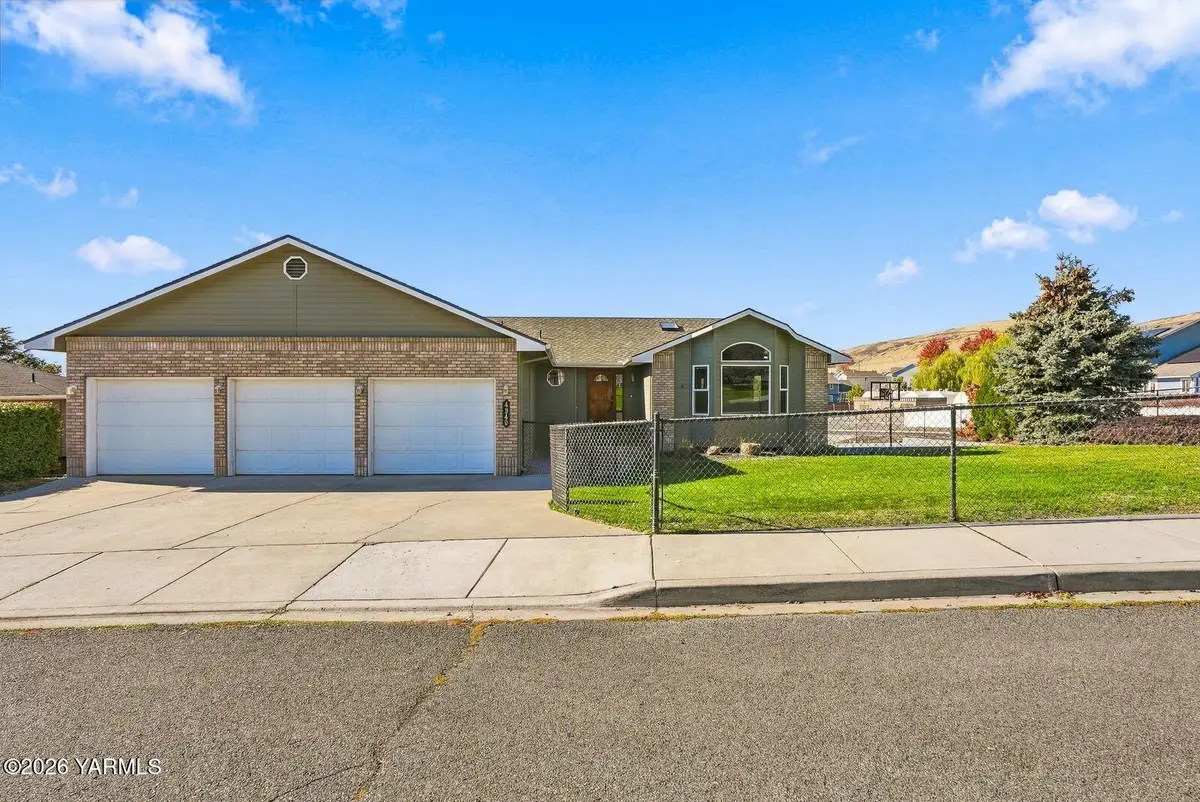 4940 N Sky Vista, Yakima, WA 98901 - #1