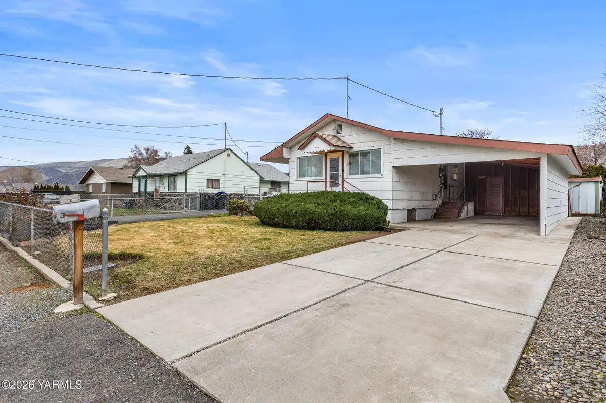 408 Pleasant Ave, Selah, WA 98942 - #1
