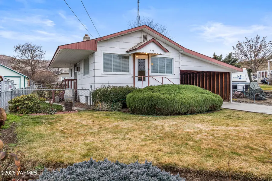 408 Pleasant Ave, Selah, WA 98942 - #2