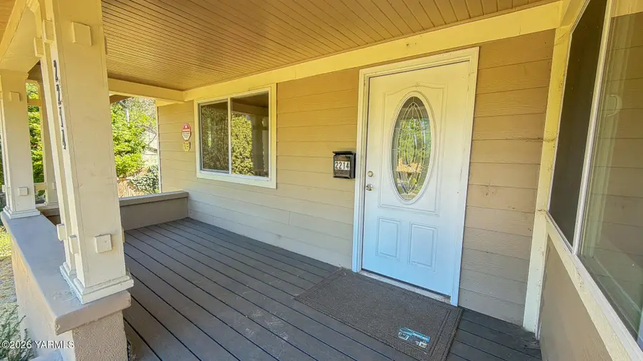 2214 Summitview, Yakima, WA 98902 - #2
