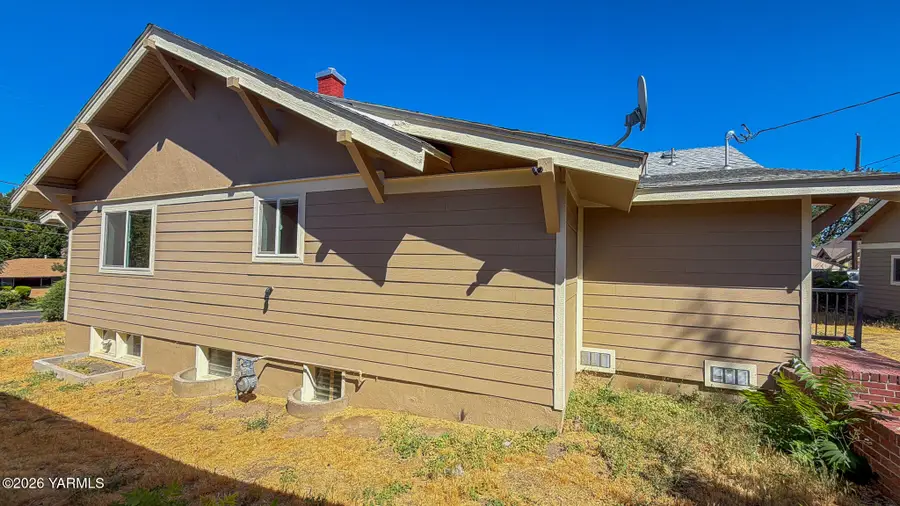 2214 Summitview, Yakima, WA 98902 - #3