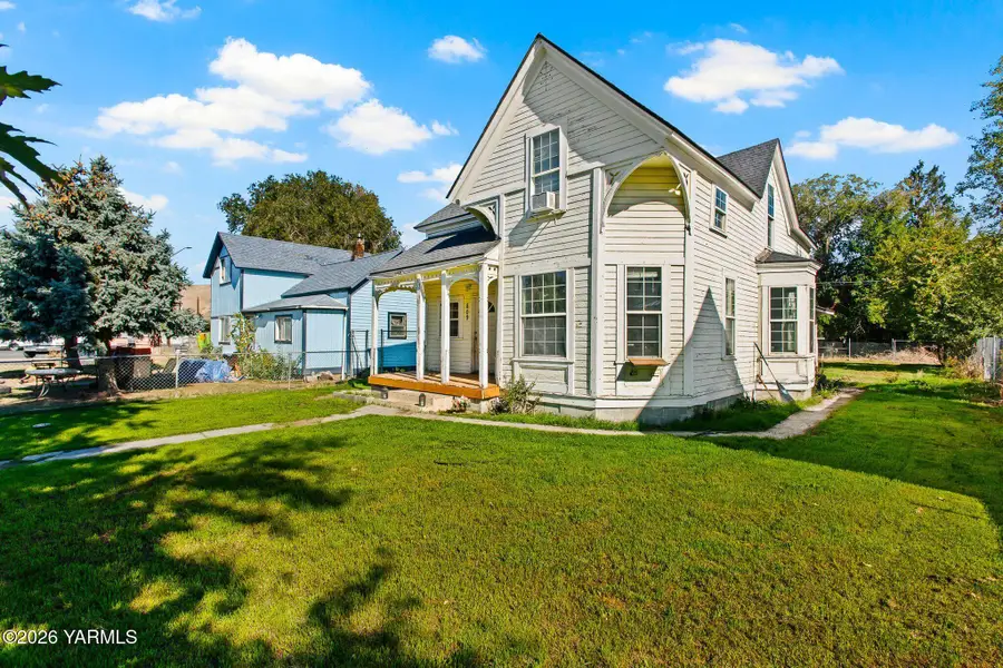 809 N 4th, Yakima, WA 98903 - #2