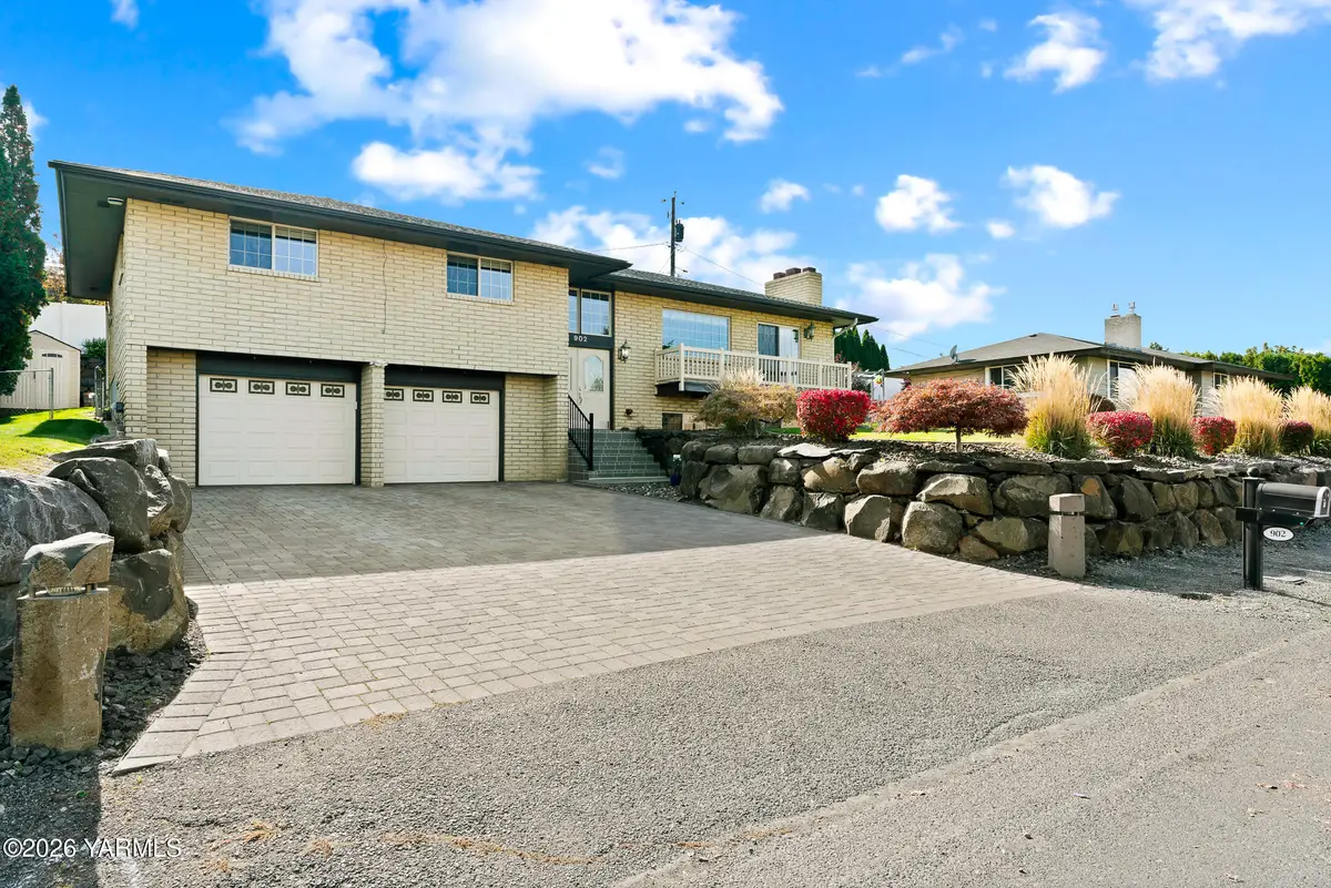 902 Riverview, Selah, WA 98942 - #1