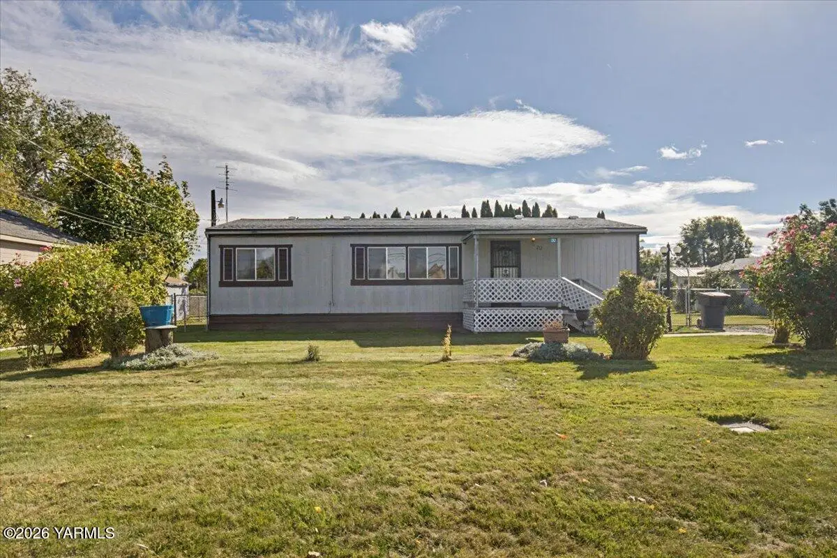 212 W First, Granger, WA 98932 - #1