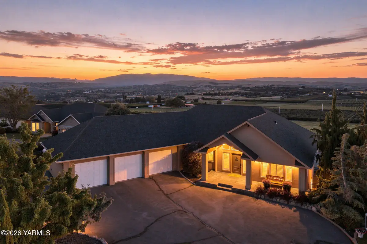 828 Lookout Point, Selah, WA 98942 - #1