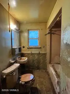 214 Custer, Yakima, WA 98902 - #2