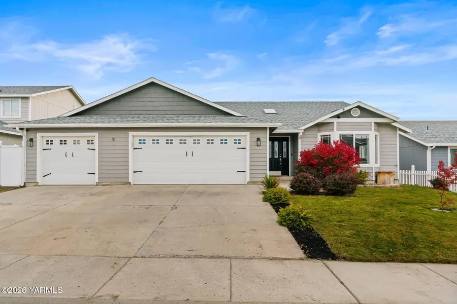 515 Mount Adams, Moxee, WA 98936 - #2