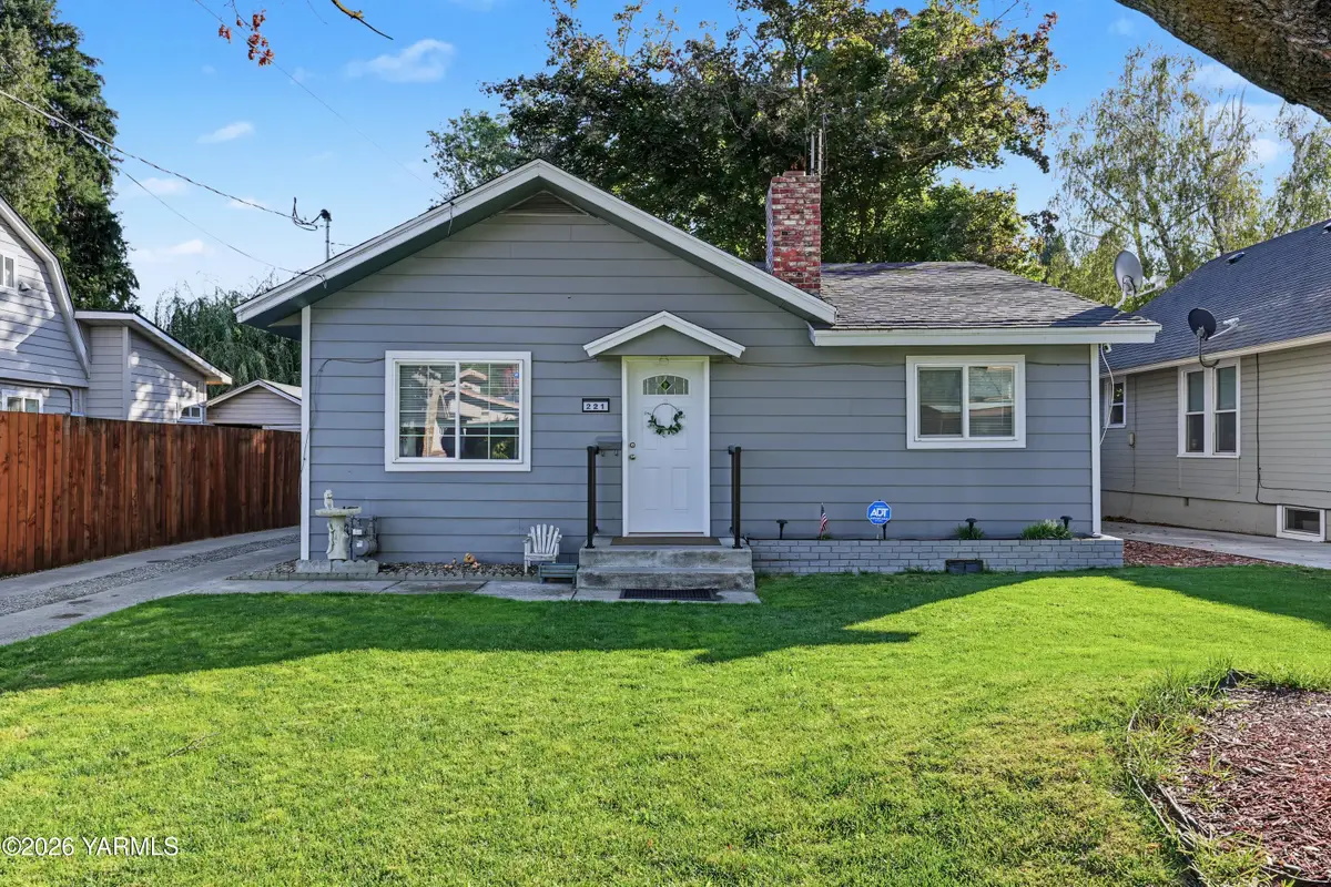 221 N 18th, Yakima, WA 98902 - #1