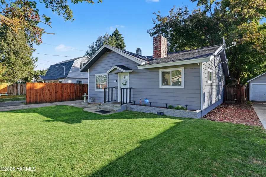 221 N 18th, Yakima, WA 98902 - #2