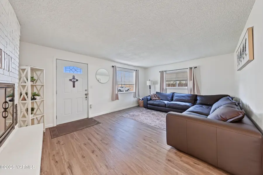221 N 18th, Yakima, WA 98902 - #3
