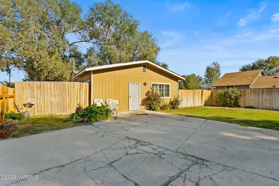 1609 S 14th, Yakima, WA 98901 - #2