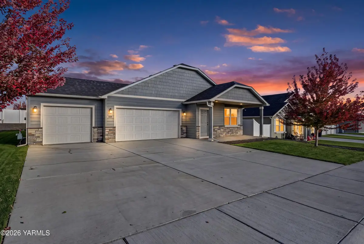 509 Stuart, Moxee, WA 98936 - #1