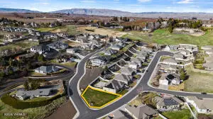 610 N 74th Ave, Yakima, WA 98908 - #3