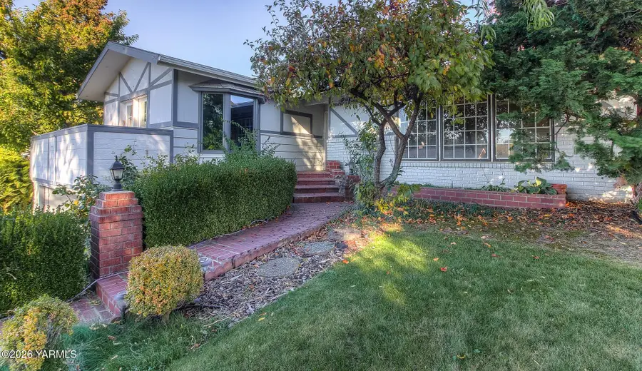 213 N 28th, Yakima, WA 98902 - #3