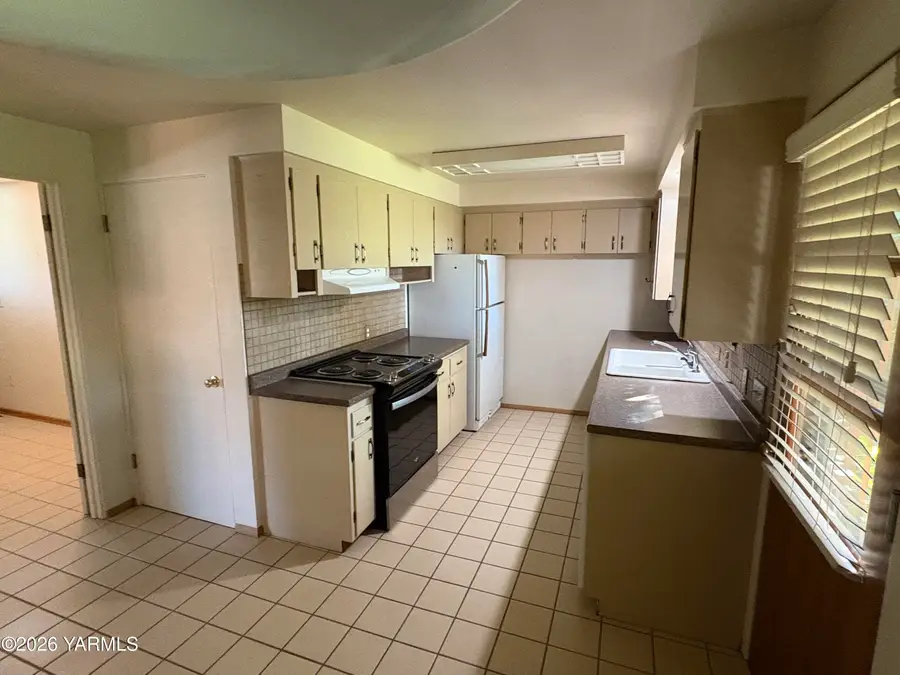 4610 Richey, Yakima, WA 98908 - #3
