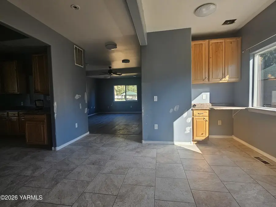 506 N 3rd, Yakima, WA 98901 - #3