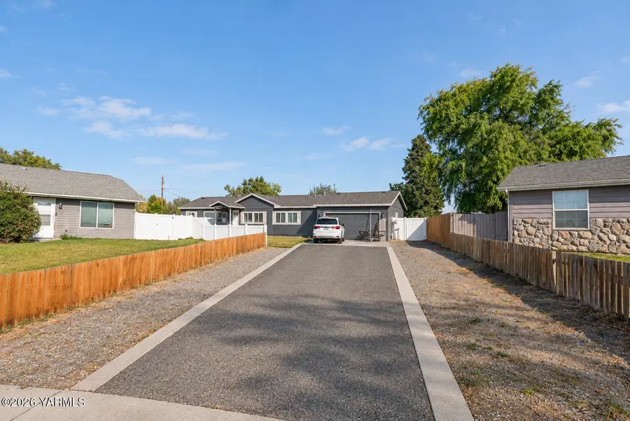 121 Northstone, Zillah, WA 98953 - #2