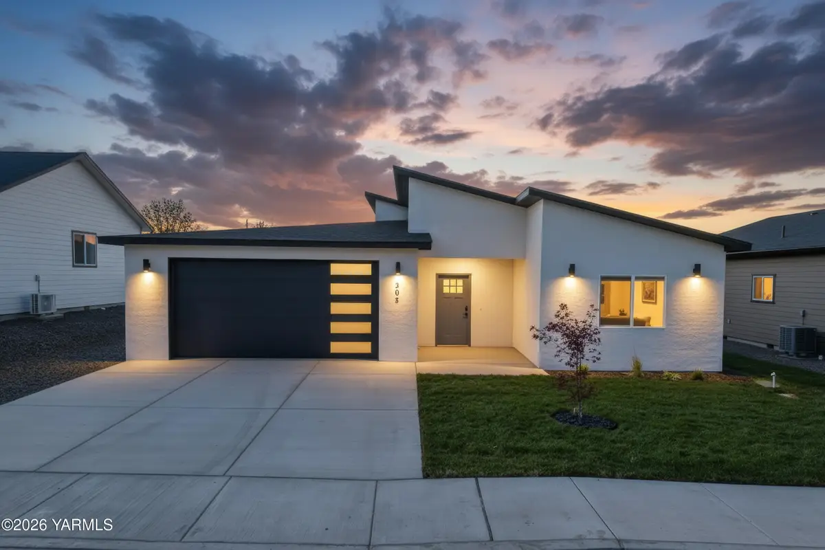 305 Hogan, Sunnyside, WA 98944 - #1