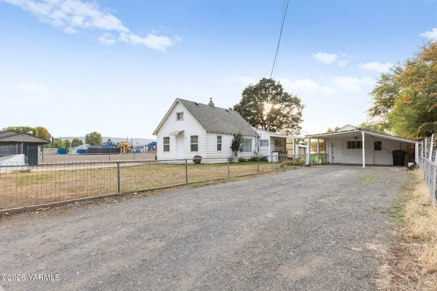 1706 S 18th, Yakima, WA 98901 - #3