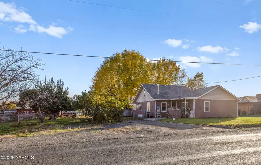 1430 Nagler, Selah, WA 98942 - #2