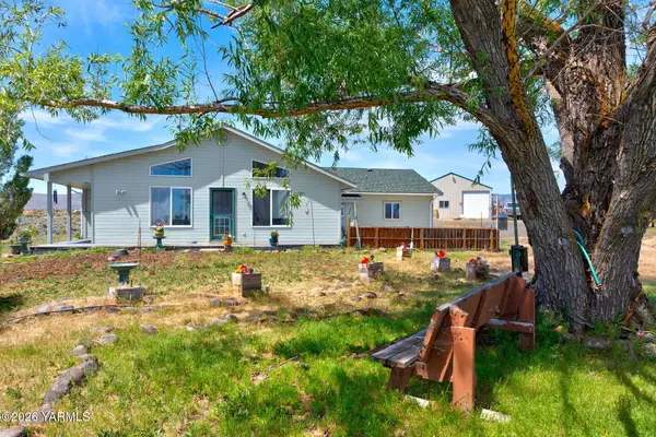 550 Red Tail, Yakima, WA 98908