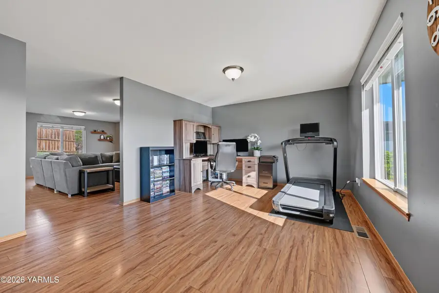 2114 S 68th, Yakima, WA 98903 - #3