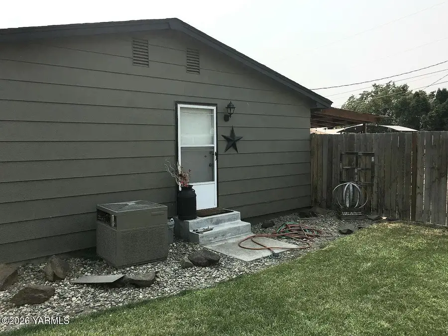 106 Ann, Zillah, WA 98953 - #3