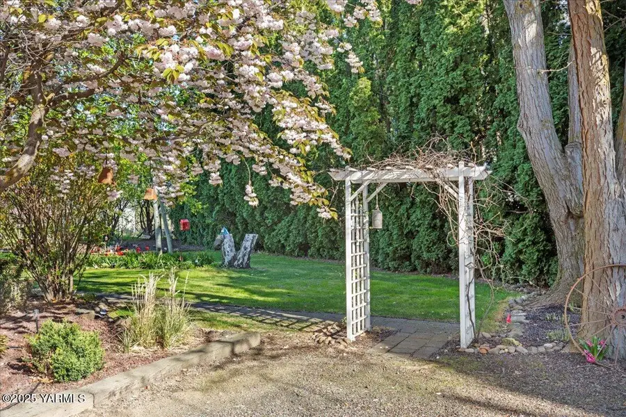 10401 N 1739 Pr Nw Rd, Grandview, WA 98930 - #2