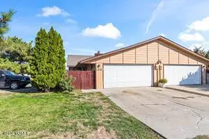 1209 S 43rd Ave, Yakima, WA 98908 - #2