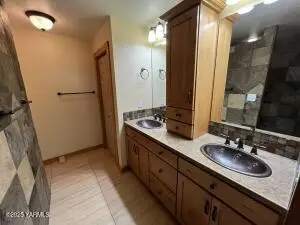 1390 Gibson Rd, Selah, WA 98942 - #3