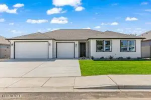 5140 Woolsey Rd, Yakima, WA 98903