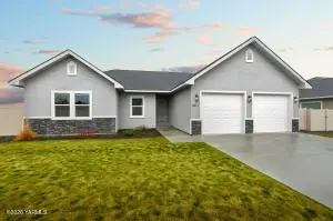 4611 W Larch Ave, Yakima, WA 98908