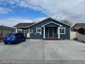 611 Mathew St, Granger, WA 98932