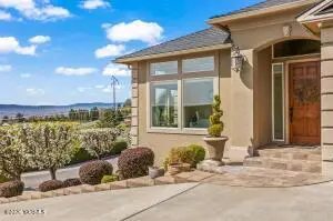 617 N 65th Ave, Yakima, WA 98908 - #2