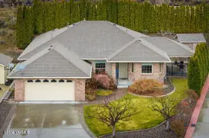 1206 W Yakima Ave, Selah, WA 98942 - #1