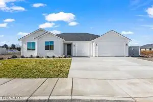 4601 W Oak Ave, Yakima, WA 98903 - #1