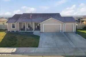 6304 Turf Paradise Dr, Pasco, WA 99301 - #1