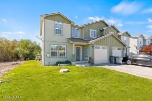 704 Fountain Blvd, Zillah, WA 98953 - #1