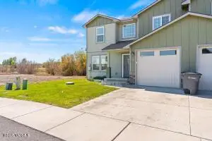 704 Fountain Blvd, Zillah, WA 98953 - #2