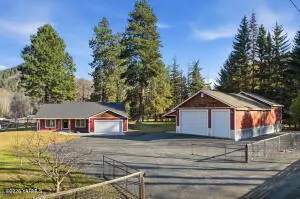 121 Rattlesnake Ln, Naches, WA 98937