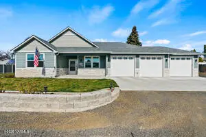 12 N 96th Ave, Yakima, WA 98908