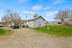 1105 E Chestnut Ave, Yakima, WA 98901 - #2
