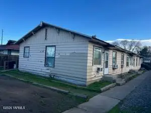 705 N 1st St, Yakima, WA 98901 - #3