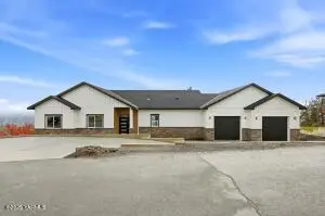 7920 Englewood Crest Dr, Yakima, WA 98908 - #3