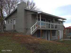 2720 Selah Loop Rd, Selah, WA 98942 - Image #1